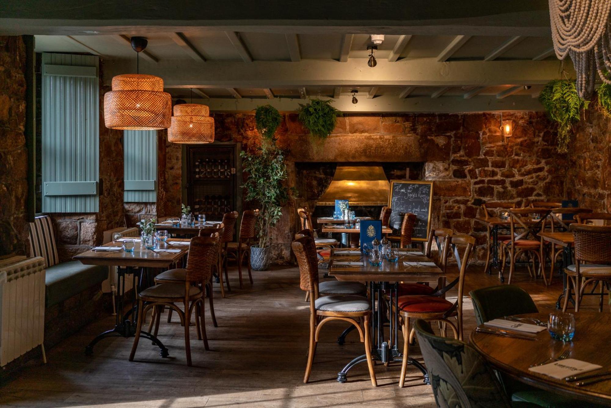 Old Court House Inn St Aubin Exterior foto